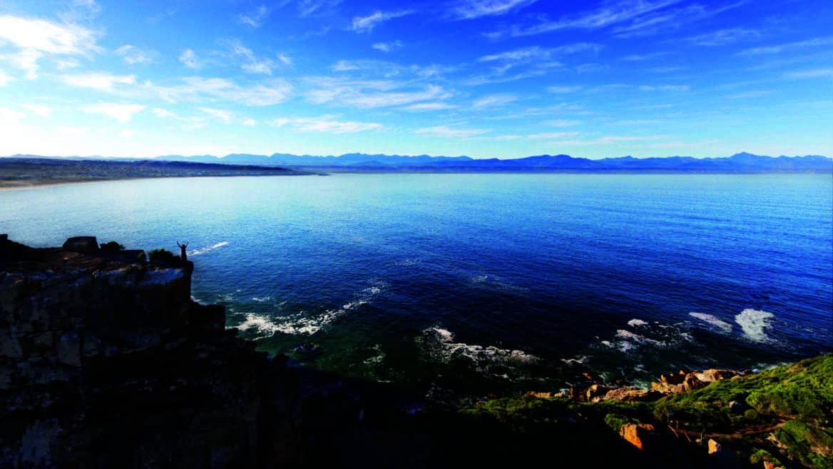 image vista of cliffs and the ocean on the Garden Route